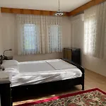 L Villa